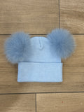 Cappello celeste doppio pon pon