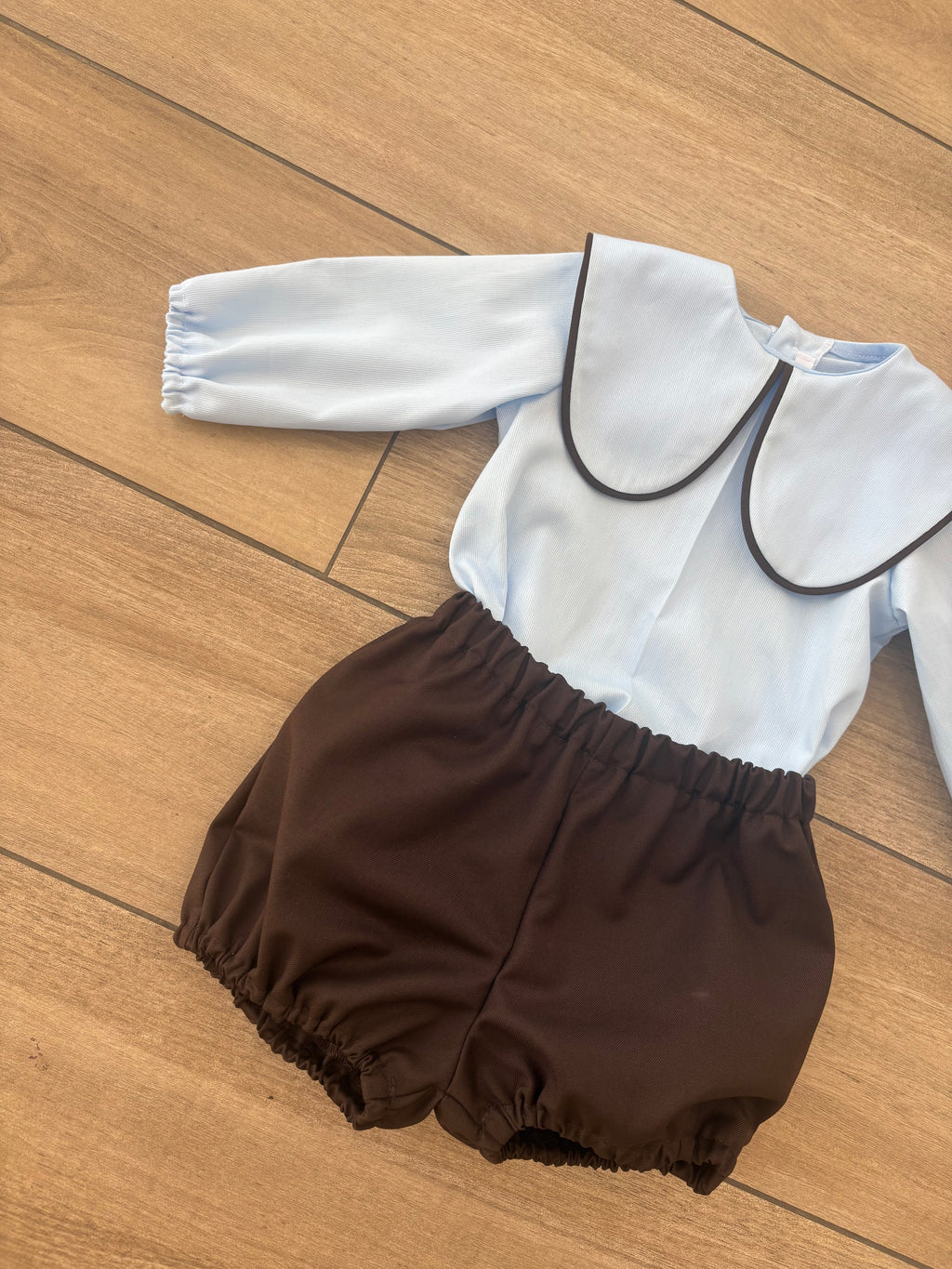 Coordinato celeste/marrone