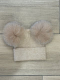 Cappello beige doppio pon pon