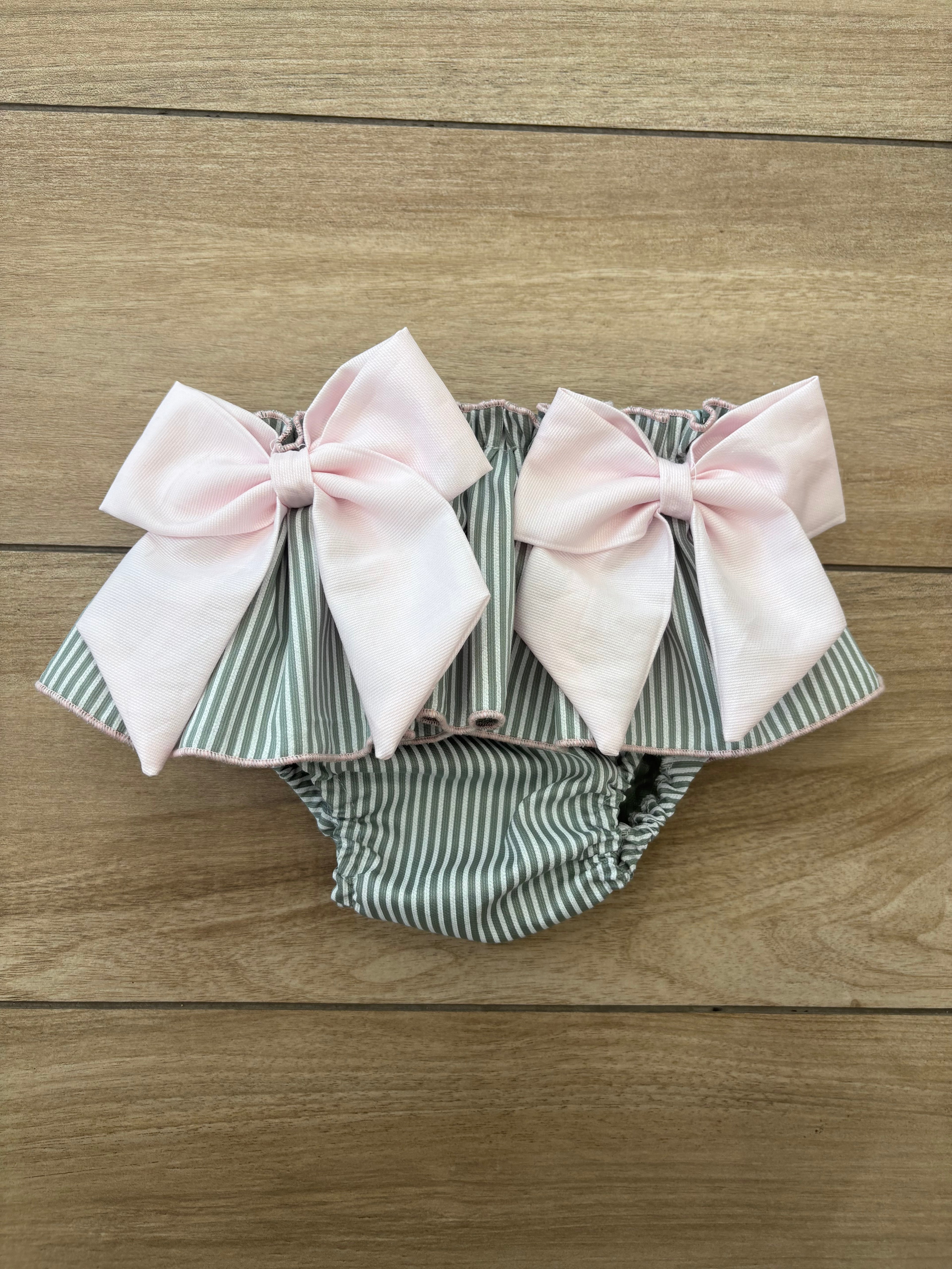 Slip con fiocchi e balza